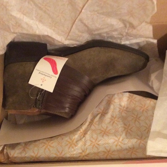 COMFORTIVA LEATHER ANKLE BOOTS,  SIZE 9W, OLIVE, NIB - Picture 6 of 8